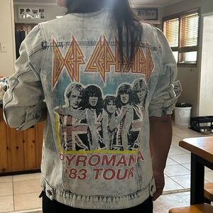 Def Leppard fabulous Jean jacket! Worn once.